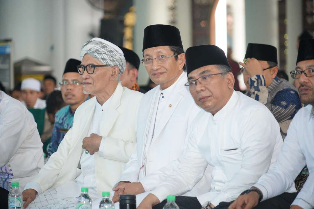 Menag Nasaruddin Umar menghadiri perayaan Harlah ke-42, Pondok Pesantren Islam lslam Miftachussunnah ll, lstighosah Kebangsaan, dan Peringatan Hari Pahlawan di Masjid Nasional Al-Akbar, Surabaya, Jawa Timur. (Foto: Istimewa)