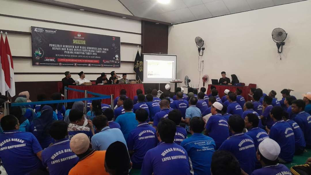 Warga binaan Lapas Banyuwangi mengikuti sosialisasi yang dilakukan KPU Banyuwangi (Foto :  istimewa)