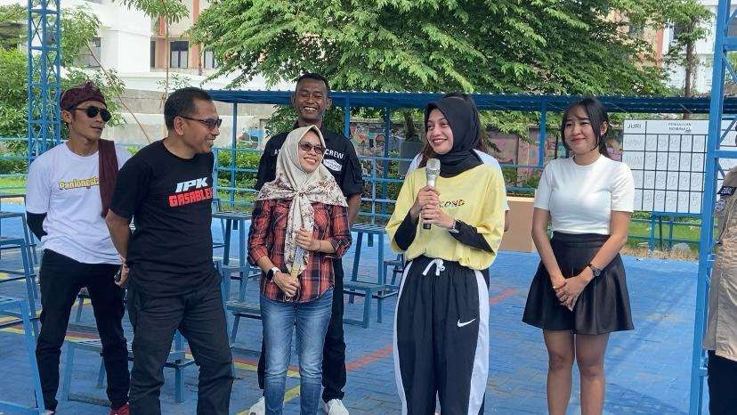 Calon Walikota Kediri nomor urut 1 Vinanda Prameswati menggelar lomba burung berkicau Piala Vinanda - Gus Qowim di Panlong Stadium, Jalan Hayam Wuruk, Kota Kediri (Foto: istimewa)