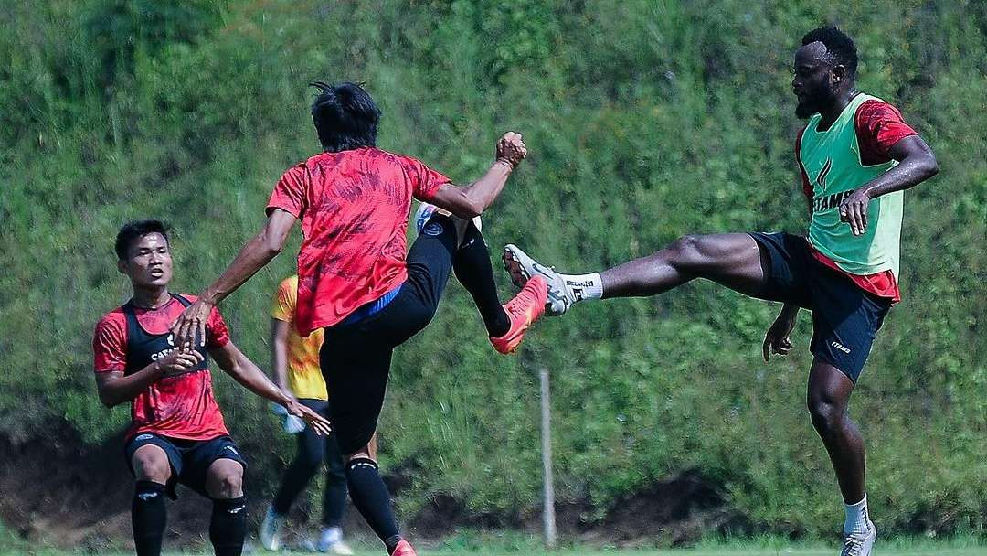 Para pemain Arema FC jalani internal gim di Lapangan Wonoayu, Wajak. (Foto: Arema FC)