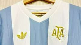 Jersey khusus Argentina vs Peru. (Foto: X)