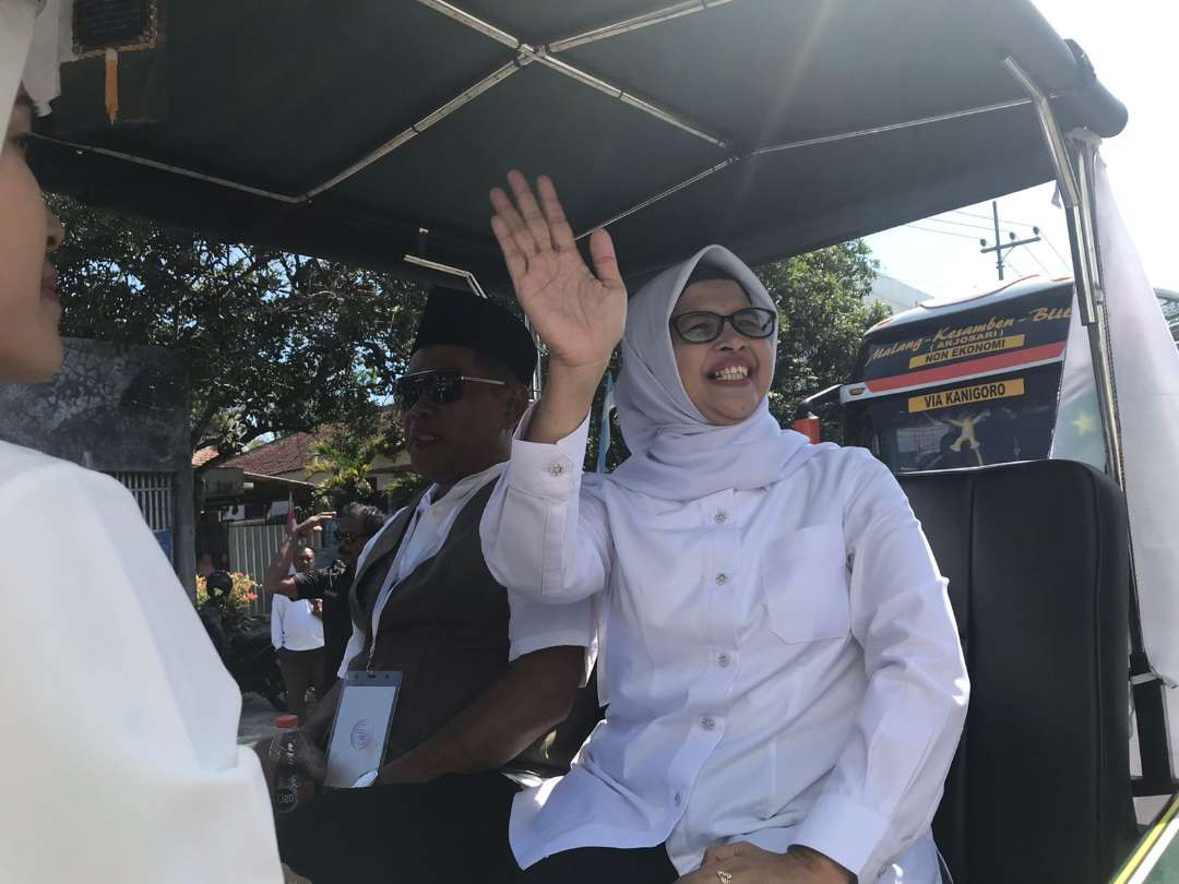 Paslon nomor urut 2 Rini Syarifah - Abdul Ghoni akan layangkan gugatan ke KPU yang tiadakan debat calon bupati yang ke 3. (Foto:  Choirul Anam/Ngopibareng.id)