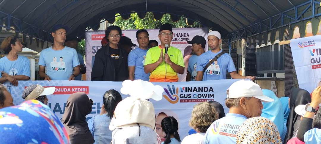 Ajak warga Kediri hidup sehat, GPK gelar senam, mancing dan makan gratis bersama Vinanda-Gus Qowim. (Foto: Fendhy Lesmana/Ngopibareng.id)