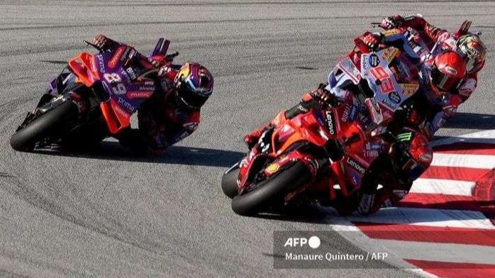 Francesco Bagnaia memenangi MotoGP Barcelona 2024 di Sirkuit Catalunya, Minggu, 17 November 2024. (Foto: AFP)