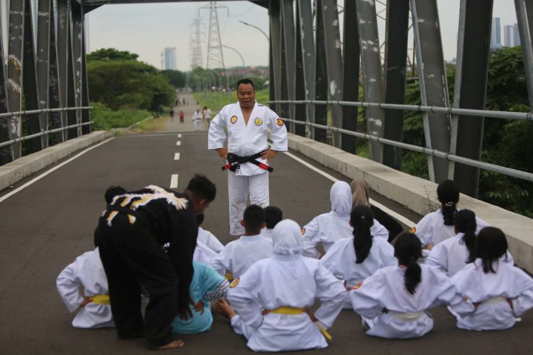 Ketua Komisi A DPRD Kota Surabaya, Yona Bagus Widyatmoko yang juga menjadi atlet jujitsu di era tahun 90an dan saat ini memiliki dojo atau perguruan jujitsu pribadi. (Foto: Julianus Palermo/Ngopibareng.id)