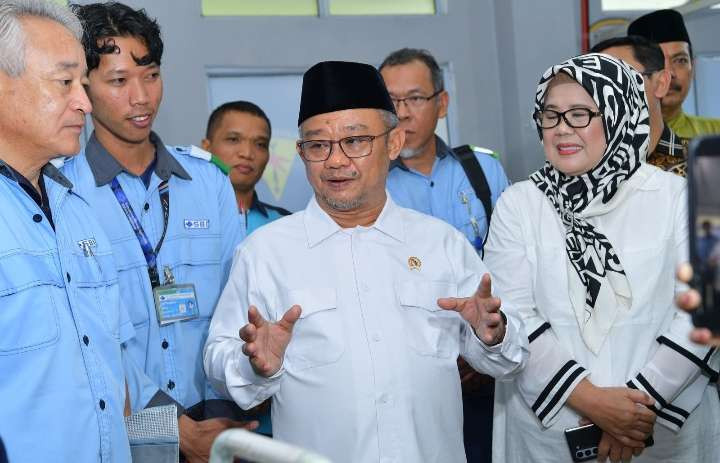 Mendikdasmen Abdul Mu’ti melakukan kunjungan kerja ke SMK Negeri 1 Batam, Provinsi Kepulauan Riau, Minggu, 16 November 2024. (Foto: Istimewa)