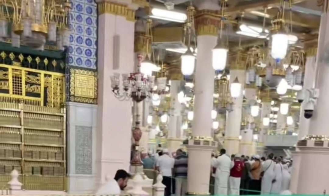 Umat Islam ketika shalat berjamaah di Masjid Nabawi Madinah. (Foto: dok/ngopibareng.id)