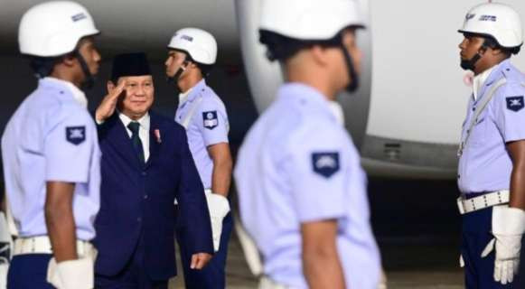 Presiden Republik Indonesia, Prabowo Subianto, dan rombongan tiba di Pangkalan Angkatan Udara Galeão, Rio de Janeiro, Brasil (Foto: BPMI Setpres)