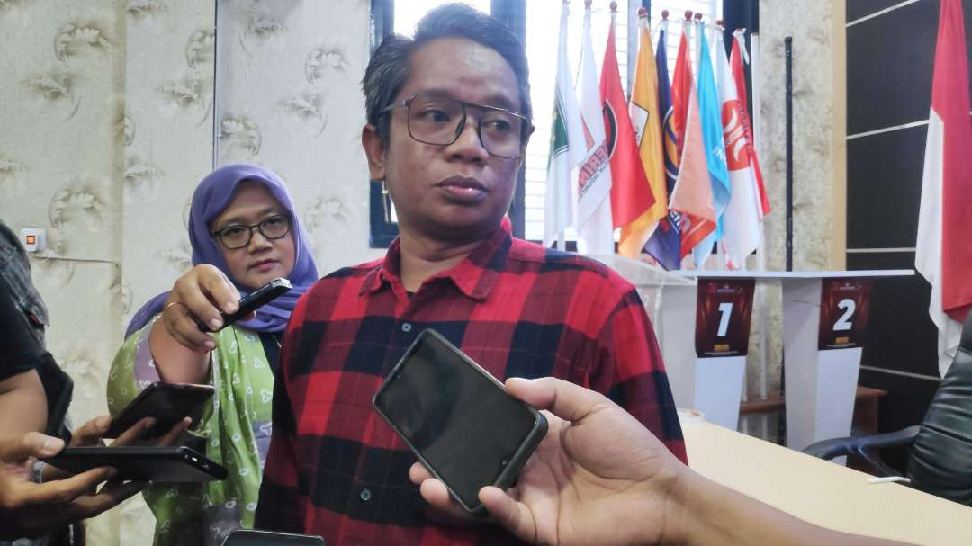 Komisioner KPU Kabupaten Malang, Marhaendra Pramudya Mahardika pastikan 3 lembaga pemantau dan 1 lembaga survey sudah terakreditasi oleh KPU Kabupaten Malang (Foto: Agung/Ngopibareng.id)