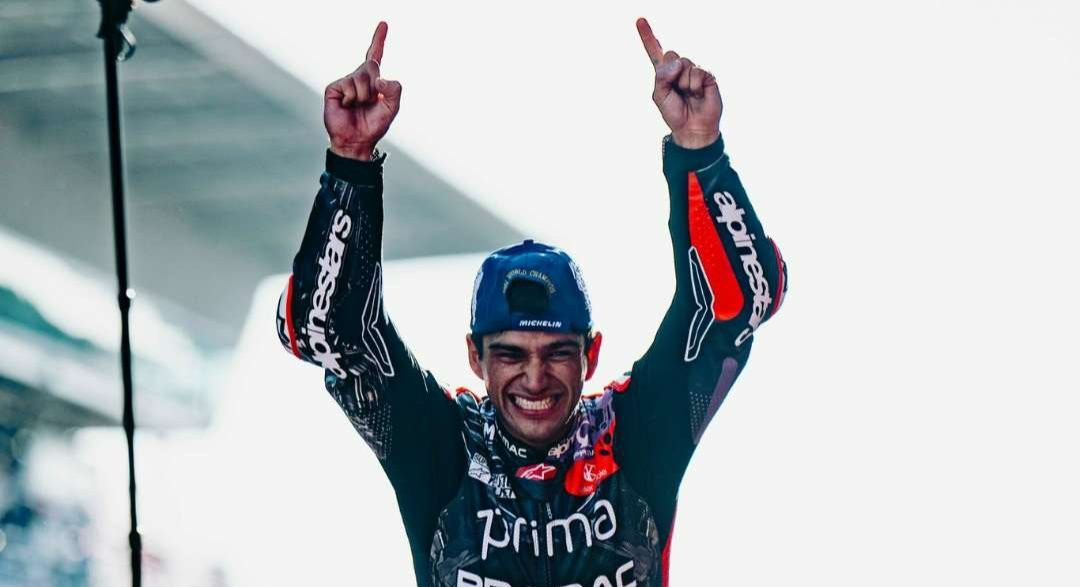 Jorge Martin merayakan kemenangannya dalam perebutan gelar juara dunia MotoGP 2024