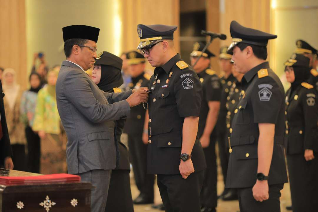 Dua pimpinan tinggi pratama di Kanwil Kemenkumham Jatim mendapatkan kepercayaan untuk dipromosikan ke unit pusat Kementerian Hukum. (Foto: Humas Kemenkumham Jatim)