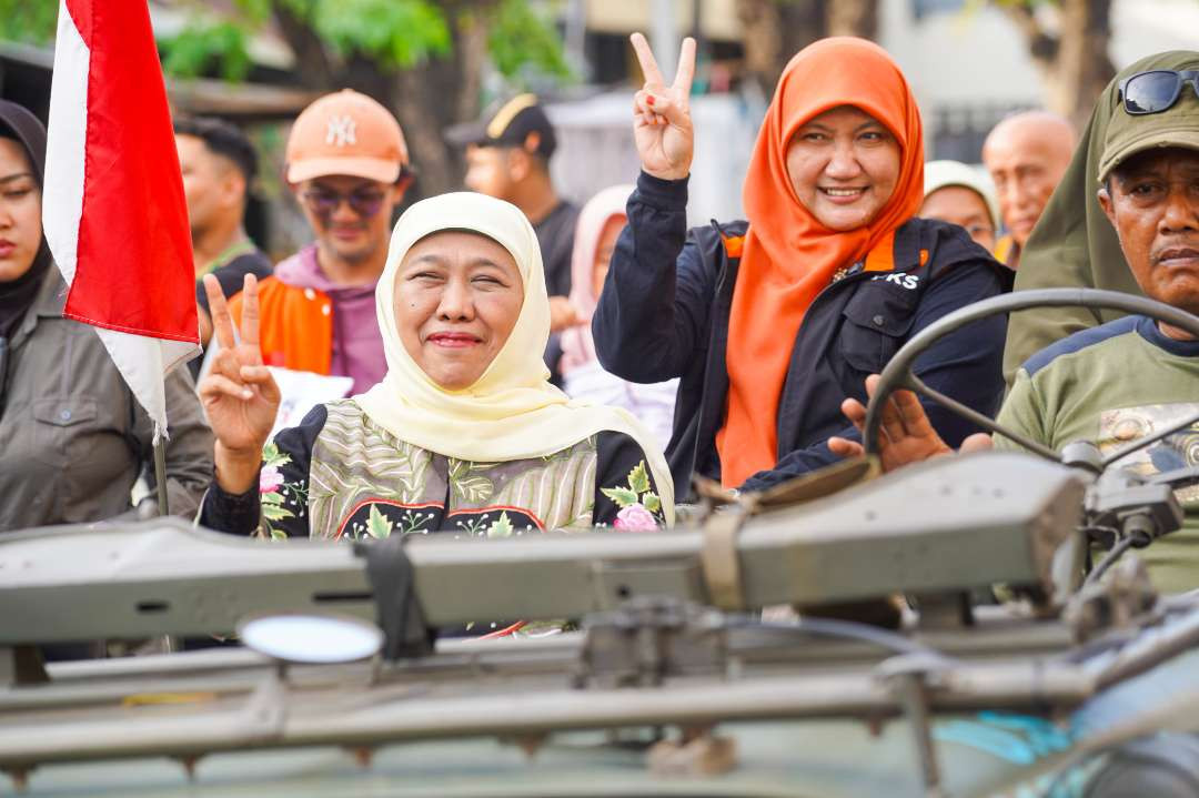 Khofifah Indar Parawansa menghadiri kirab Milad Ke-110 Al Irsyad Al-Islamiyah di Jalan KH Mas Mansur Ampel Surabaya, Minggu 17 November 2024 sore. (Foto: Istimewa)