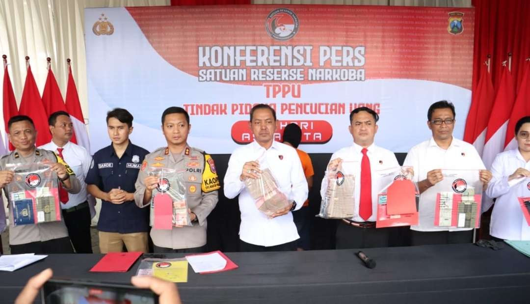 Konferensi pers ungkap kasus TPPU Narkoba di Polres Mojokerto Kota. (Foto: Deni Lukmantara/Ngopibareng.id)