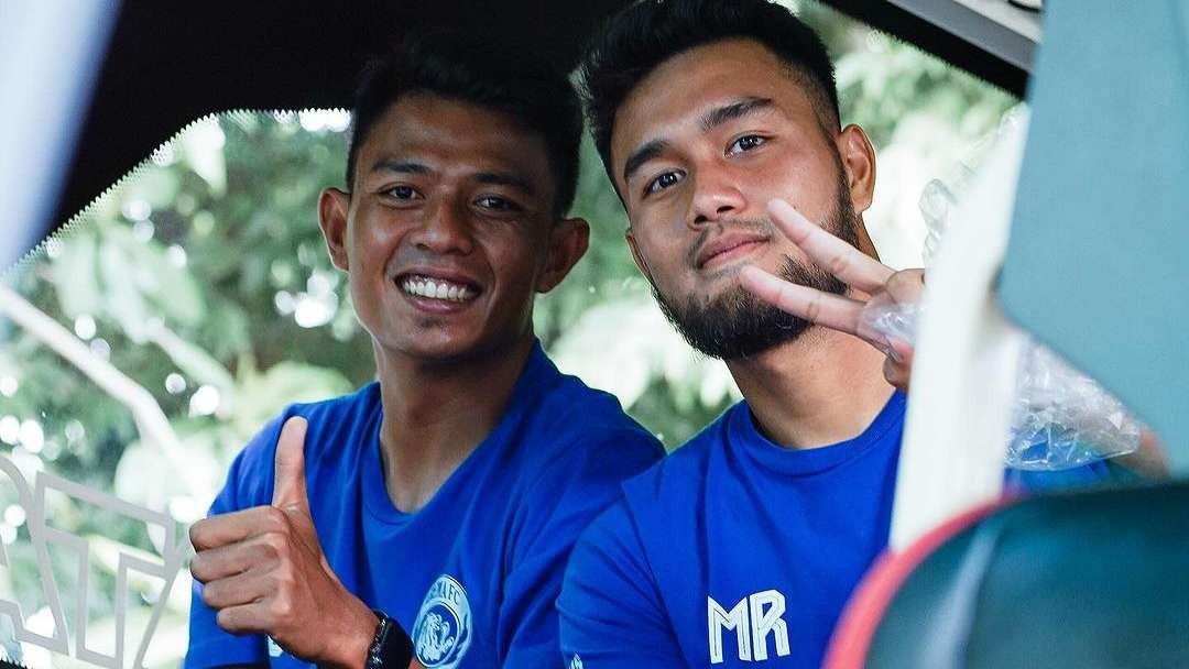 Dedik Setiawan dan Muhammad Rafli siap berangkat ke Madura (Foto: Arema FC)