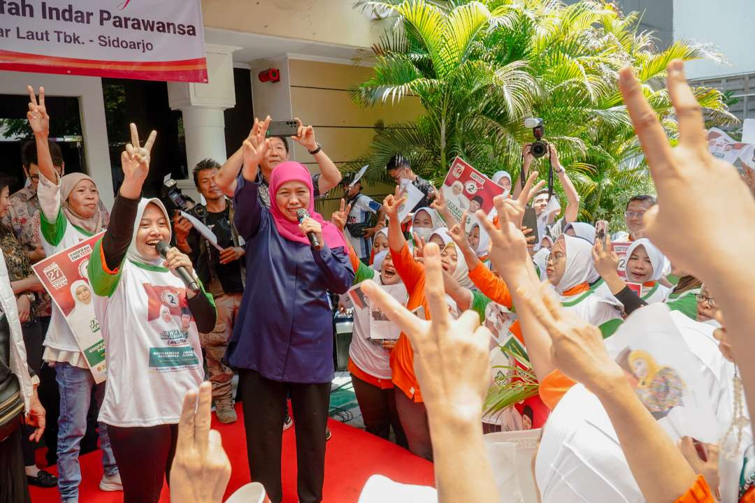 Calon Gubernur Jawa Timur Khofifah saat menyapa karyawan PT. Sekar Laut. (Foto: Istimewa)