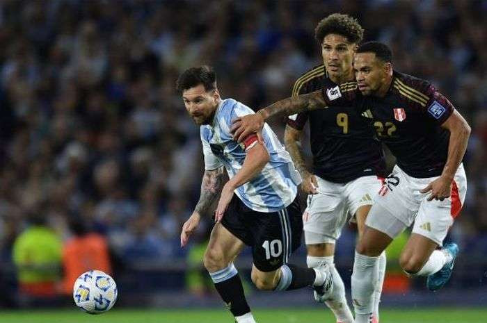 Tim nasional Argentina masih terus memimpin klasemen sementara kualifikasi Piala Dunia 2026 zona Amerika Selatan (Conmebol) setelah menundukkan Peru. (Foto: X.com)