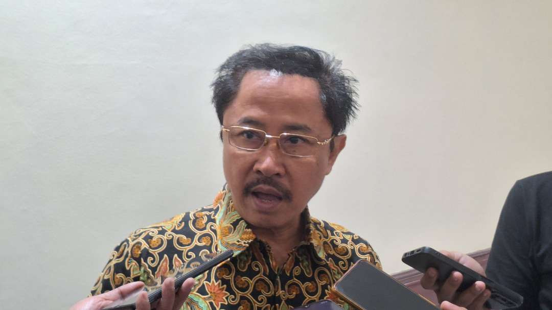 Anggota Komisi B DPRD Kota Surabaya, Baktiono mengkritisi anggaran program Makan Bergizi Gratis (MBG). (Foto: Julianus Palermo/Ngopibareng.id)