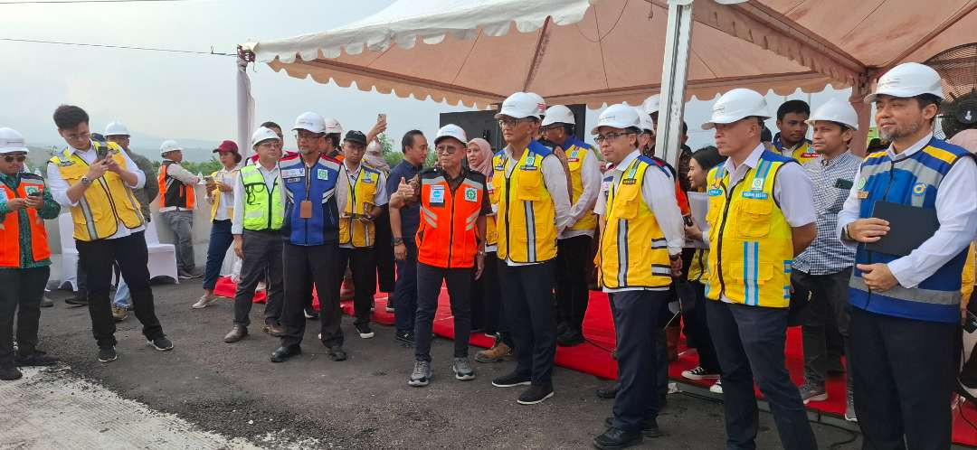 Penggarapan akses jalan tol Bandara di Kabupaten Kediri ditargetkan selesai pada Oktober 2025 mendatang. (Foto: Fendhy Lesmana/Ngopibareng id)