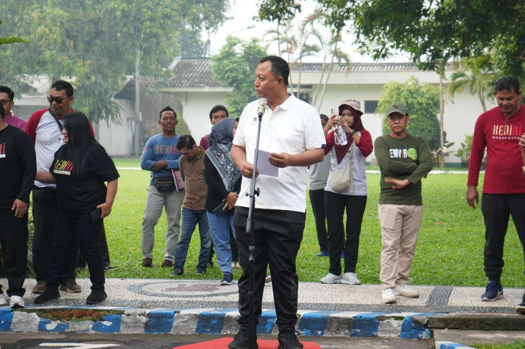 Pemerintah Kabupaten Kediri memperingati Hari Ulang Tahun (HUT) Korps Pegawai Republik Indonesia (KORPRI) ke-53 tahun 2024 melalui kegiatan jalan sehat. (Foto: Istimewa)