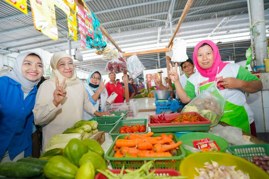 Tiga hari sisa masa kampanye tak menyurutkan semangat Calon Gubernur Jawa Timur Nomor 2 Khofifah Indar Parawansa untuk terus menyapa masyarakat. (Foto: Istimewa)