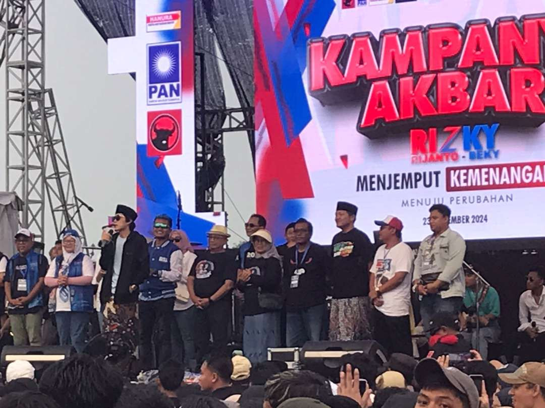 Gus Iqdam tutup kampanye dengan pesan jangan saling bully. (Foto: Choirul Anam/Ngopibareng.id)