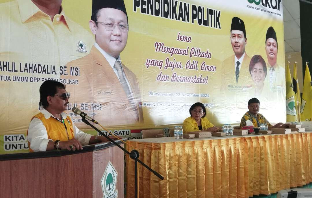 Ketua DPD Golkar Banyuwangi, Ruliyono memberikan pembekalan kepada kader Golkar. (Foto: Istimewa)