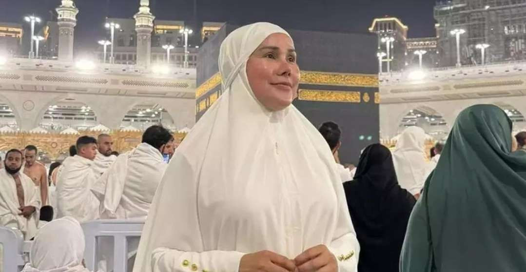 Transpuan Isa Zega mengunggah foto dan video saat umrah. (Foto: Instagram @zega_real)