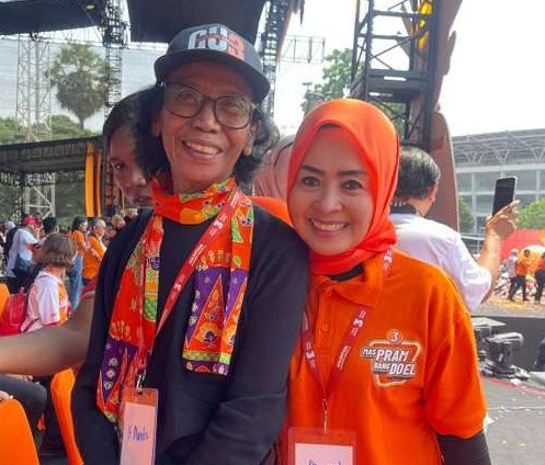 Mandra dan Munaroh yang hadir di kampanye akbar di Stadion Madya Jakarta Selatan pada Sabtu 23 November 2024. (Foto: X)