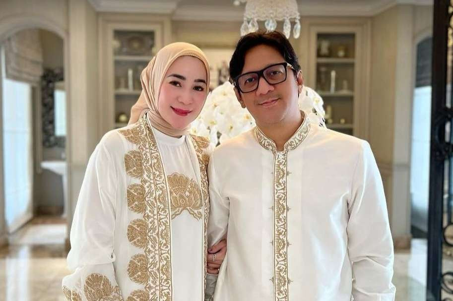 Pasangan Andre Taulany dan Erin masih resmi sebagai suami istri, setelah permohonan talak cerai sang komedian dua kali ditolak pengadilan. (Foto: Instagram)