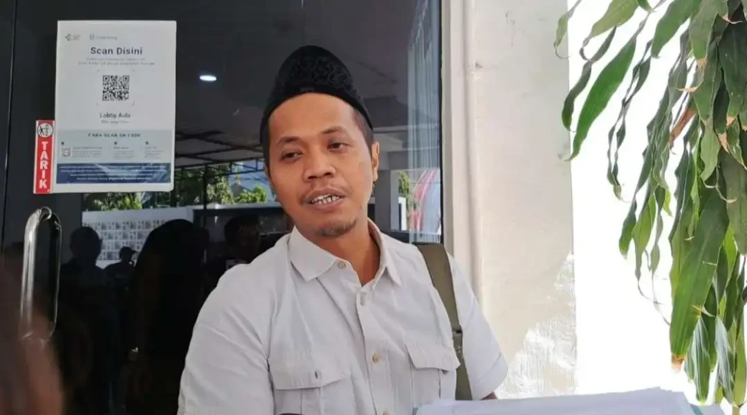 Koordinator Divisi Penanganan Pelanggaran, Data, dan Informasi Bawaslu Kota Surabaya Muhammad Agil Akbar, yang telah diberhentikan dari jabatannya sebagai Anggota Bawaslu Kota Surabaya oleh DKPP RI. (Foto: Julianus Palermo/Ngopibareng.id)