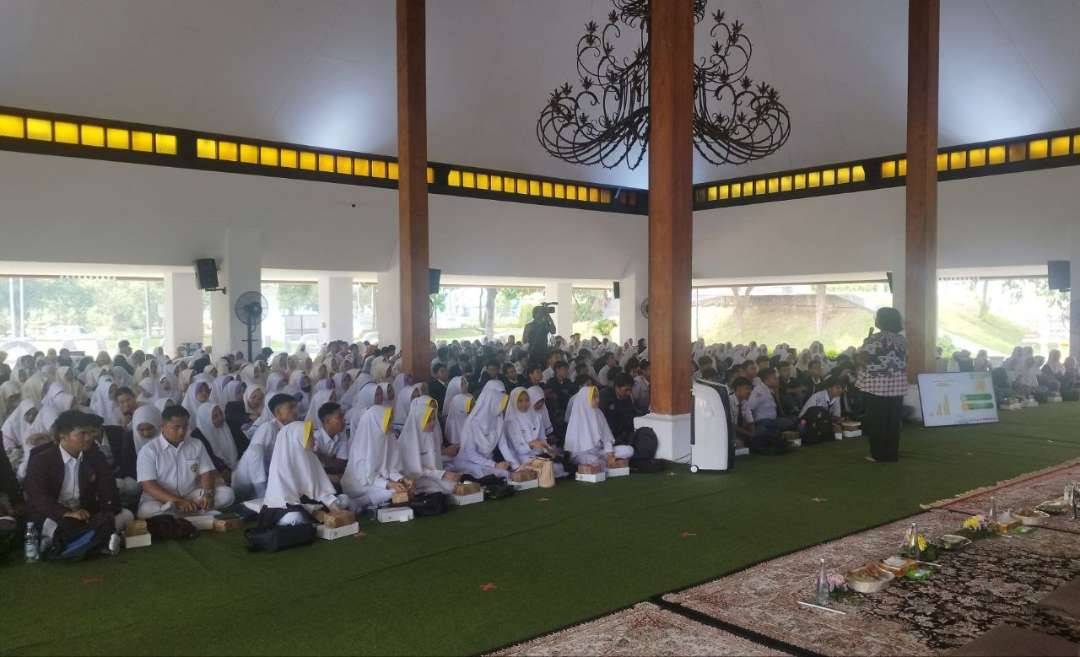 Anak-anak muda Banyuwangi sedang mendapatkan materi kesehatan mental. (Foto : Muh Hujaini/Ngopibareng.id)