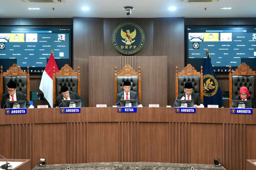 Suasana sidang Dewan Kehormatan Penyelenggara Pemilu. (Foto: Humas DKPP)