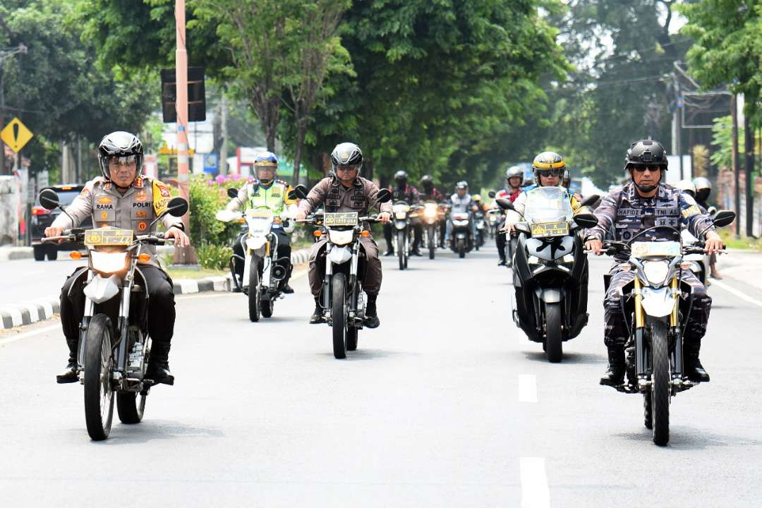 Forkopimda Banyuwangi menggelar patroli skala besar jelang pilkada 2024 (Foto : istimewa)