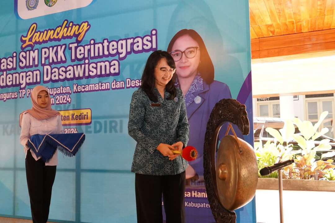 Ketua Tim Penggerak Pemberdayaan Kesejahteraan Keluarga (TP PKK) Kabupaten Kediri Eriani Annisa Hanindhito kembali menyelenggarakan sosialisasi aplikasi Sistem Informasi Manajemen (SIM) PKK berbentuk website. (Foto: Istimewa)