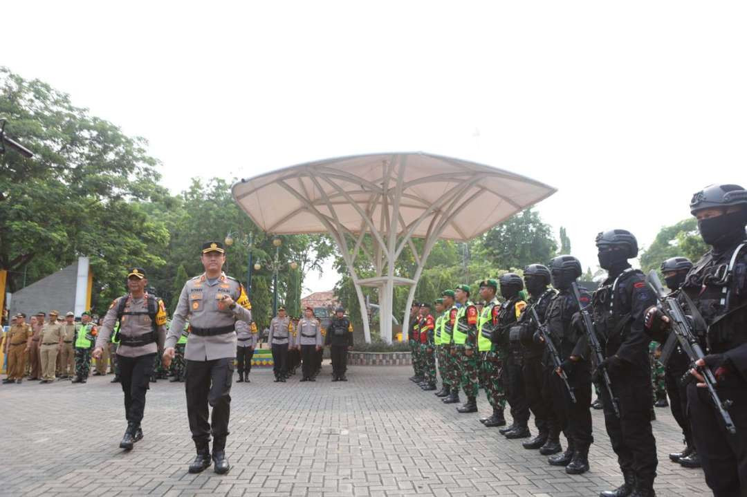 Gelar apel pergeseran pasukan pengamanan pemungutan dan penghitungan suara Pilkada Lamongan 2024. (Foto: Istimewa)