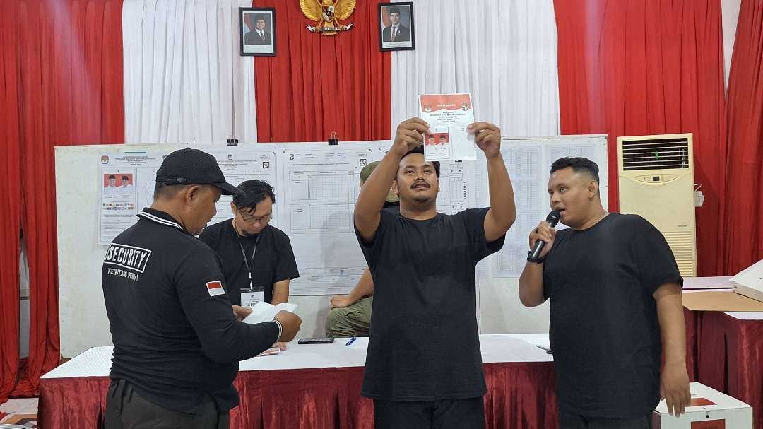 Kolom nomor urut 2, yakni kotak kosong yang meraih suara sah di TPS Walikota Surabaya Eri Cahyadi, di TPS 4 Perumahan Ketintang Permai, Karah, Jambangan, Surabaya. (Foto: Julianus Palermo/Ngopibareng.id)