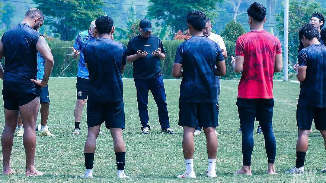 Para penggawa Arema FC berlatih sore hari. (Foto: Arema FC)