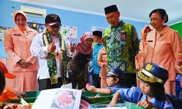 Menteri Pendidikan Dasar dan Menengah (Mendikdasmen), Abdul Mu’ti, melakukan kunjungan kerja ke TK Angkasa Sri Mulyono Herlambang foto: istimewa),