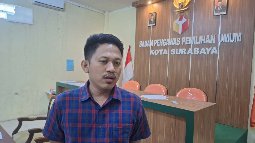 Wakil Kordiv Penanganan Pelanggaran Data dan Informasi Bawaslu Surabaya, Syafiudin mengisi posisi Komisioner bidang Penanganan Pelanggaran Data dan Informasi yang telah ditinggalkan oleh M Agil Akbar pasca putusan DKPP yang memberhentikannya secara tetap. (Foto: Julianus Palermo/Ngopibareng.id)