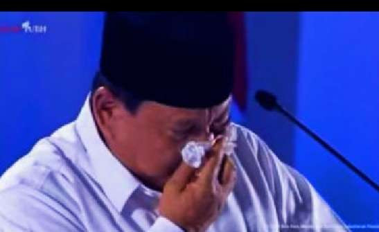 Presiden Prabowo menangis ketika berbicara tentang kesejahteraan guru pada Puncak peringatan Hari Guru Nasional di Velodrome, Jakarta Timur, Kamis 28 November 2024. (Foto: Istimewa)