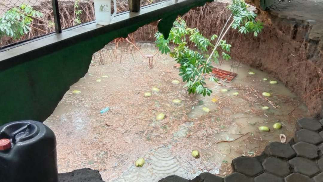 Lokasi tanah ambles di Kecamatan Donomulyo, Kabupaten Malang, Jawa Timur, Jumat 29 November 2024. (Foto: BPBD Kabupaten Malang)