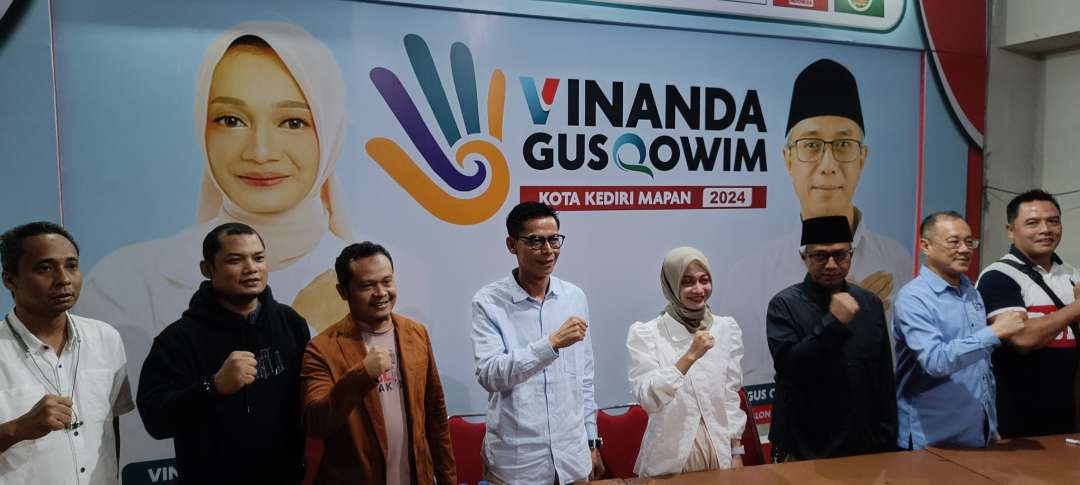 Paslon Pilwali Kota Kediri Vinanda dan Gus Qowim unggul 57 persen suara, ajak warga bersatu membangun bersama. (Foto: Fendi Lesmana/Ngopibareng.id)