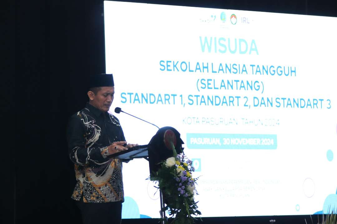 Plt. Wali Kota Pasuruan, Adi Wibowo hadiri wisuda 625 lansia tangguh. (Foto: Dok Kota Pasuruan)