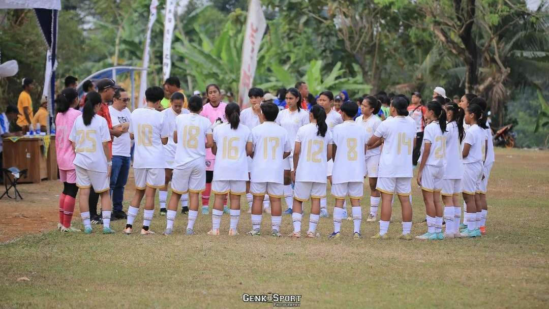 Skuad Arema FC Women saat berlatih (Foto: Arema FC Women)