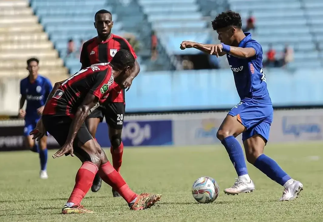 Persibo Bojonegoro menjamu Persipura Jayapura bertanding di Stadion Letjend Soedirman pada Minggu 1 Desember 2024. (Foto: Ist.)