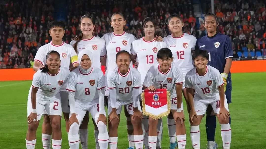 Laita (kiper) bersama Skuad Garuda Pertiwi (Foto: Dok Laita Ro'ati)