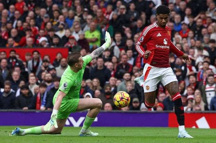 Marcus Rashford sumbang 2 gol ketika Manchester United libas Everton 4-0. (Foto: AFP)