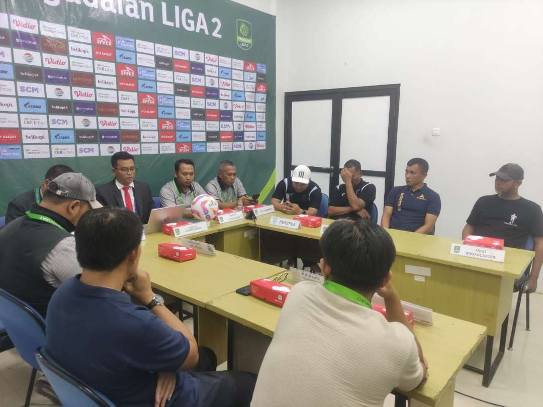 Rapat emergency match commissioner menyikapi absennya Persewar Waropen dalam laga melawan Persela di Tuban. (Foto: Istimewa)