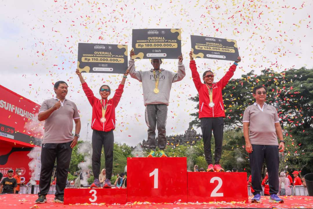 Pj Gubernur Jawa Tengah Nana Sudjana, usai  mengikuti rangkaian acara Bank Jateng Borobudur Marathon, di kawasan Candi Borobudur, Kabupaten Magelang, Jawa Tengah, Minggu, 1 Desember 2024. (Foto: Istimewa)