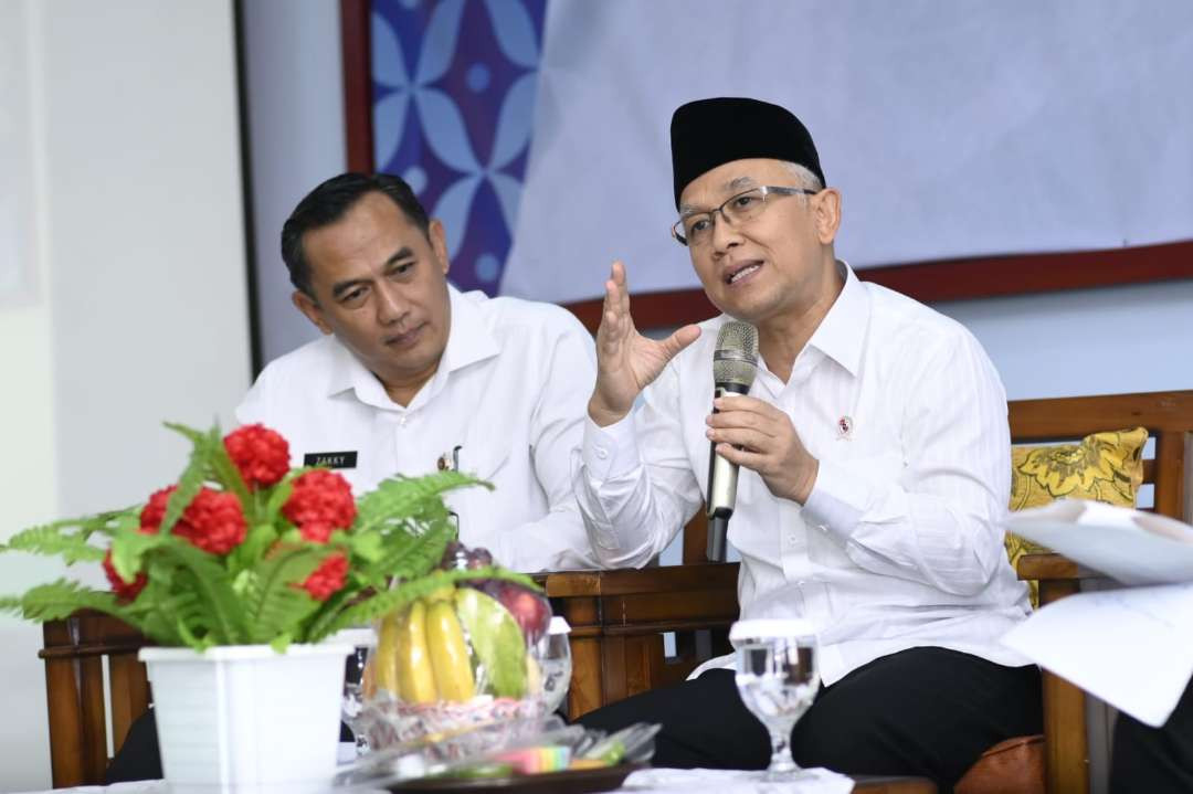 Wakil Menteri  Pendidikan Dasar dan Menengah (Dikdasmen) Atip Latipulhayat ( kanan) bantah  SMK disebut penyumbang pengangguran terbesar ( Foto: Istimewa)